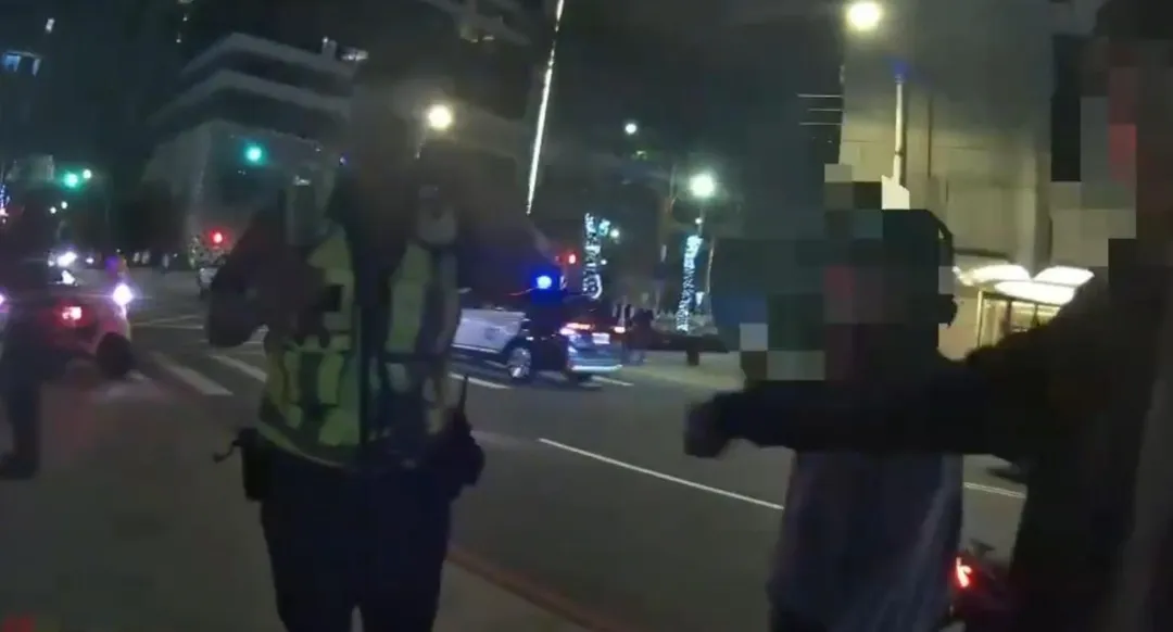 一名女子遭陌生人尾隨，李男見義勇為阻止，卻被對方攻擊。（圖／警方提供）