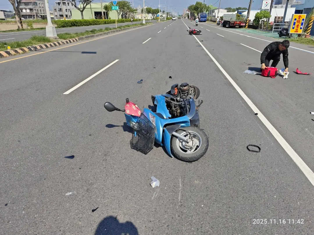 慘烈的車禍現場。(圖/中天新聞)