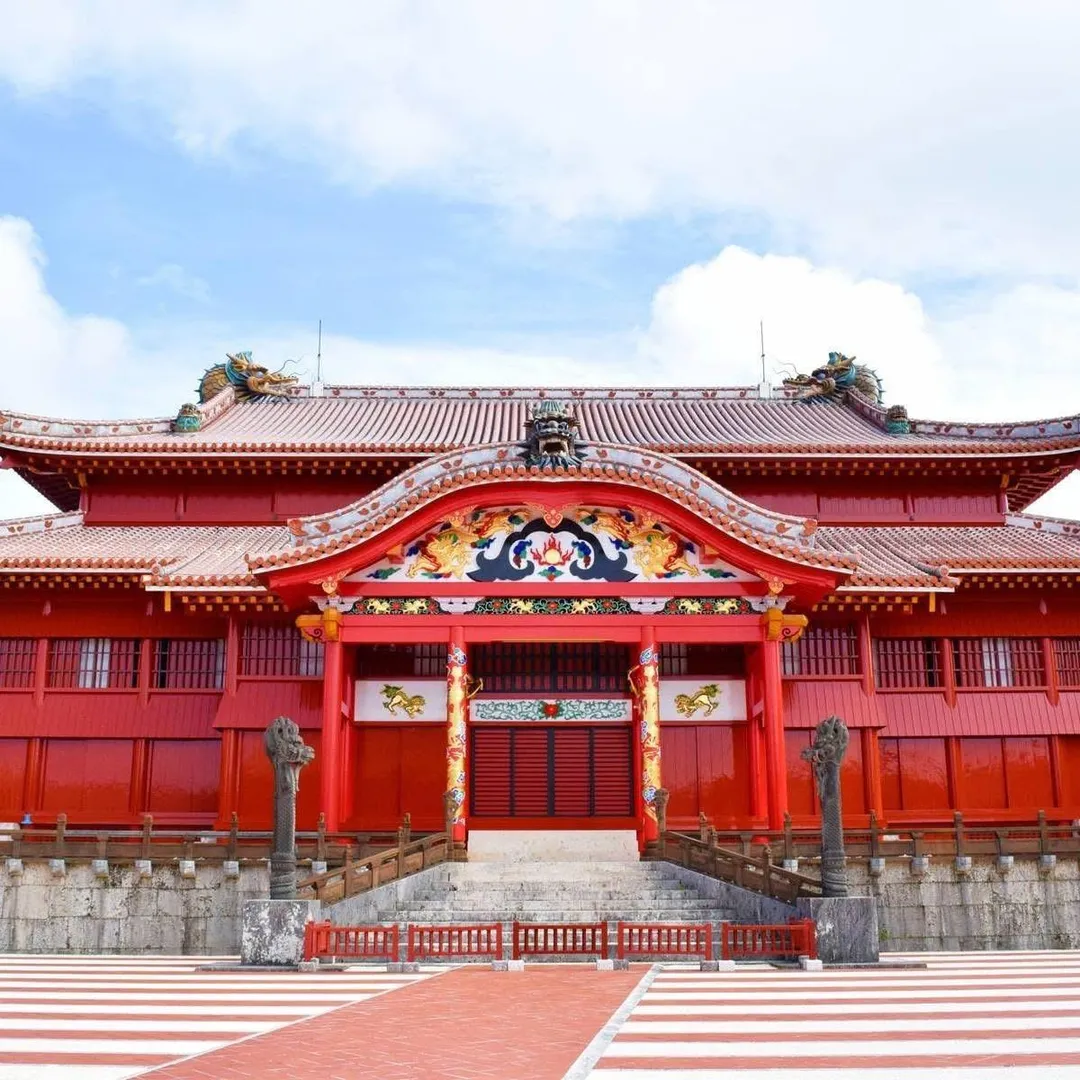 沖繩著名觀光景點「首里城」為過去琉球國都城與王宮所在地。（圖／翻攝臉書「首里城公園」）