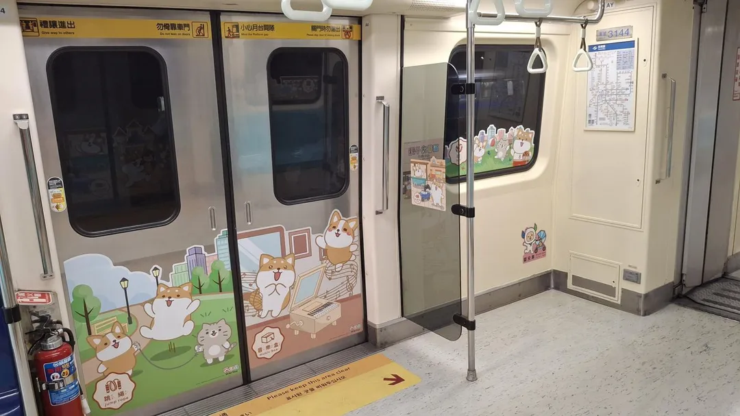 空間優化列車,增設嬰兒車停放空間。(圖/台北捷運提供)