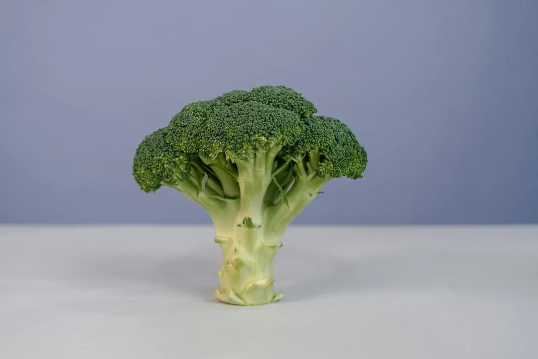 我們每天隨手削掉、覺得不好吃的那段菜梗,可能正是綠花椰菜抗癌效果最精華的來源。(示意圖/Pexels)