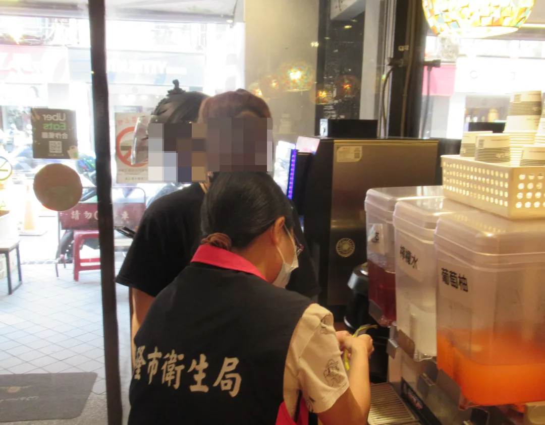 食藥署日前針對美食外送平台合作的餐飲業者進行稽查。（圖／食藥署）