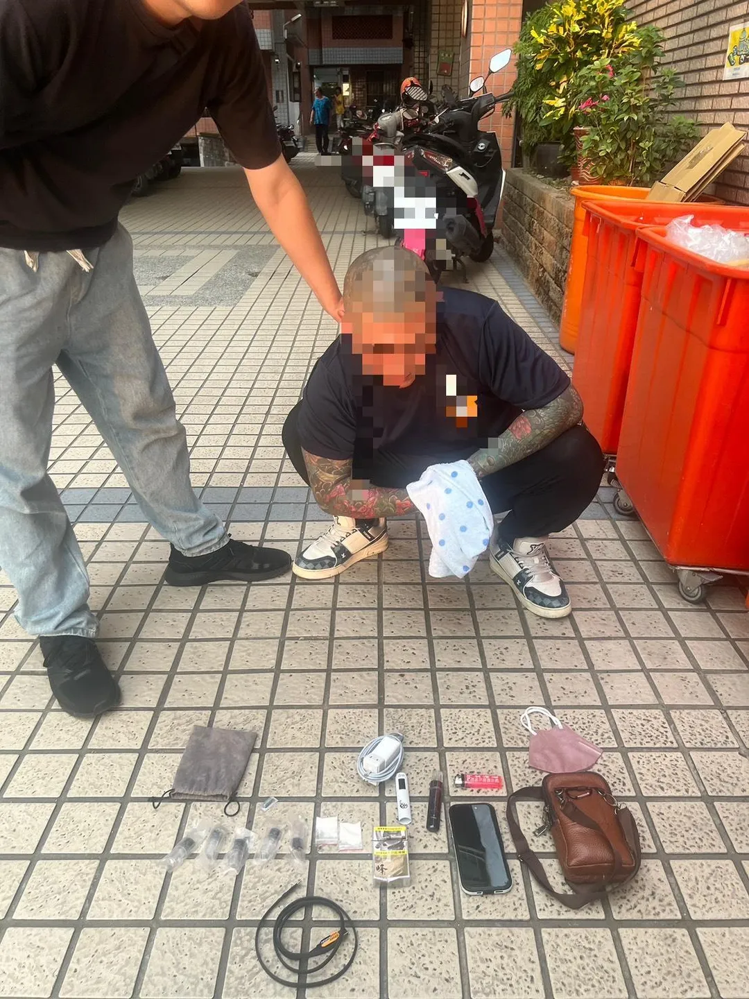 雲檢破獲一詐騙集團,郭姓主嫌發現團員侵占款項黑吃黑,竟強押拘禁還毒打。(圖/雲林地檢署提供)