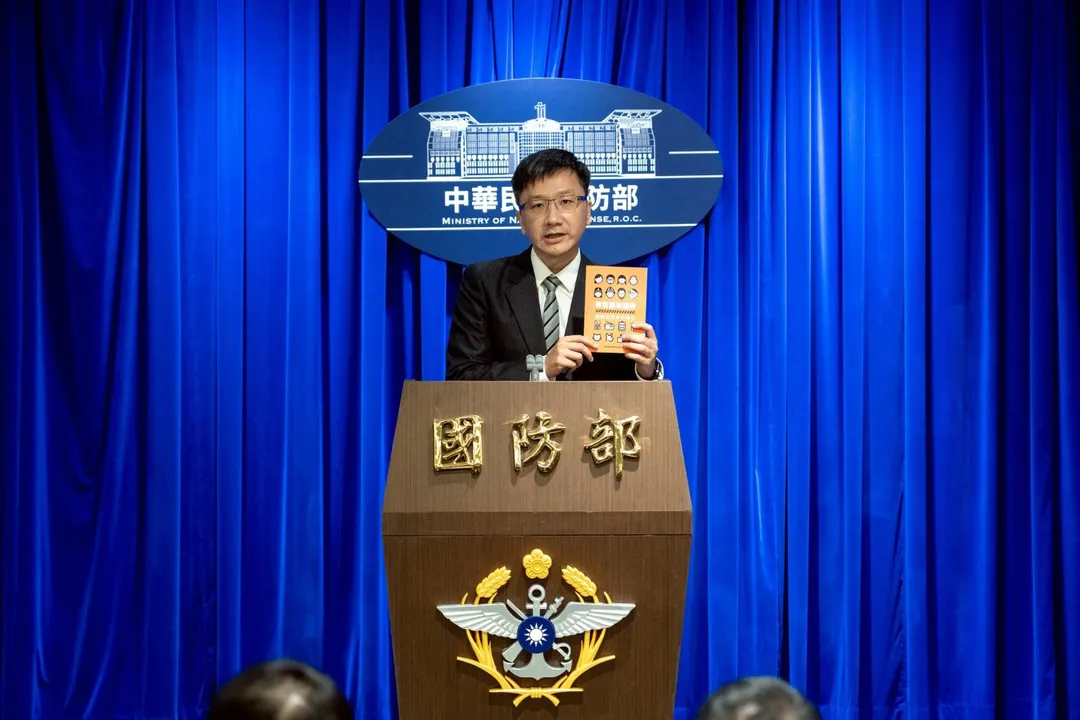國防部將普發全民安全指引手冊。(圖/國防部)