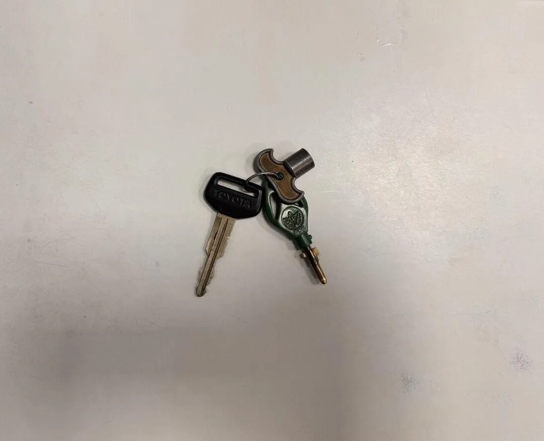 警方徵得鄒姓老翁同意後,暫為幫忙「保管」該車鑰匙。(圖/吉安分局提供)