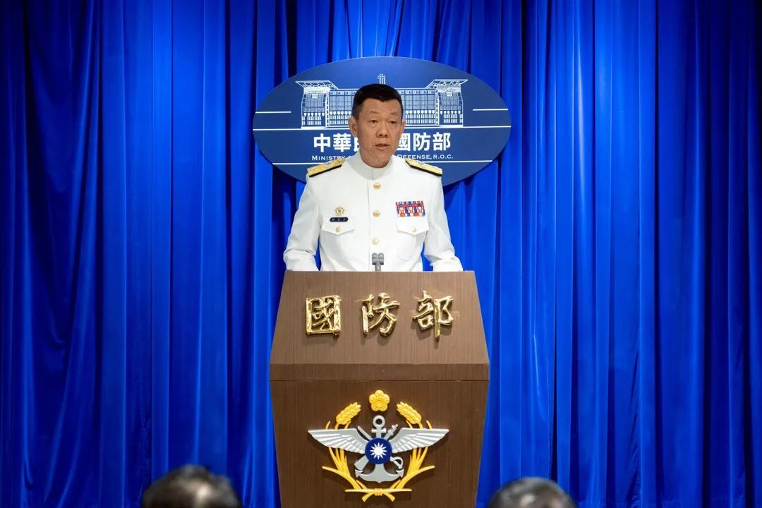 林家宏說明新濱營區開放。(圖/國防部)
