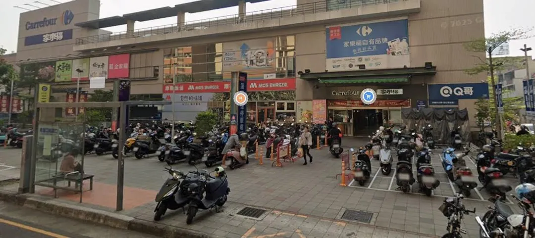 家樂福台中青海店11月18日宣布,因租約到期將於12月22日晚間11點結束營業。(圖/google map)