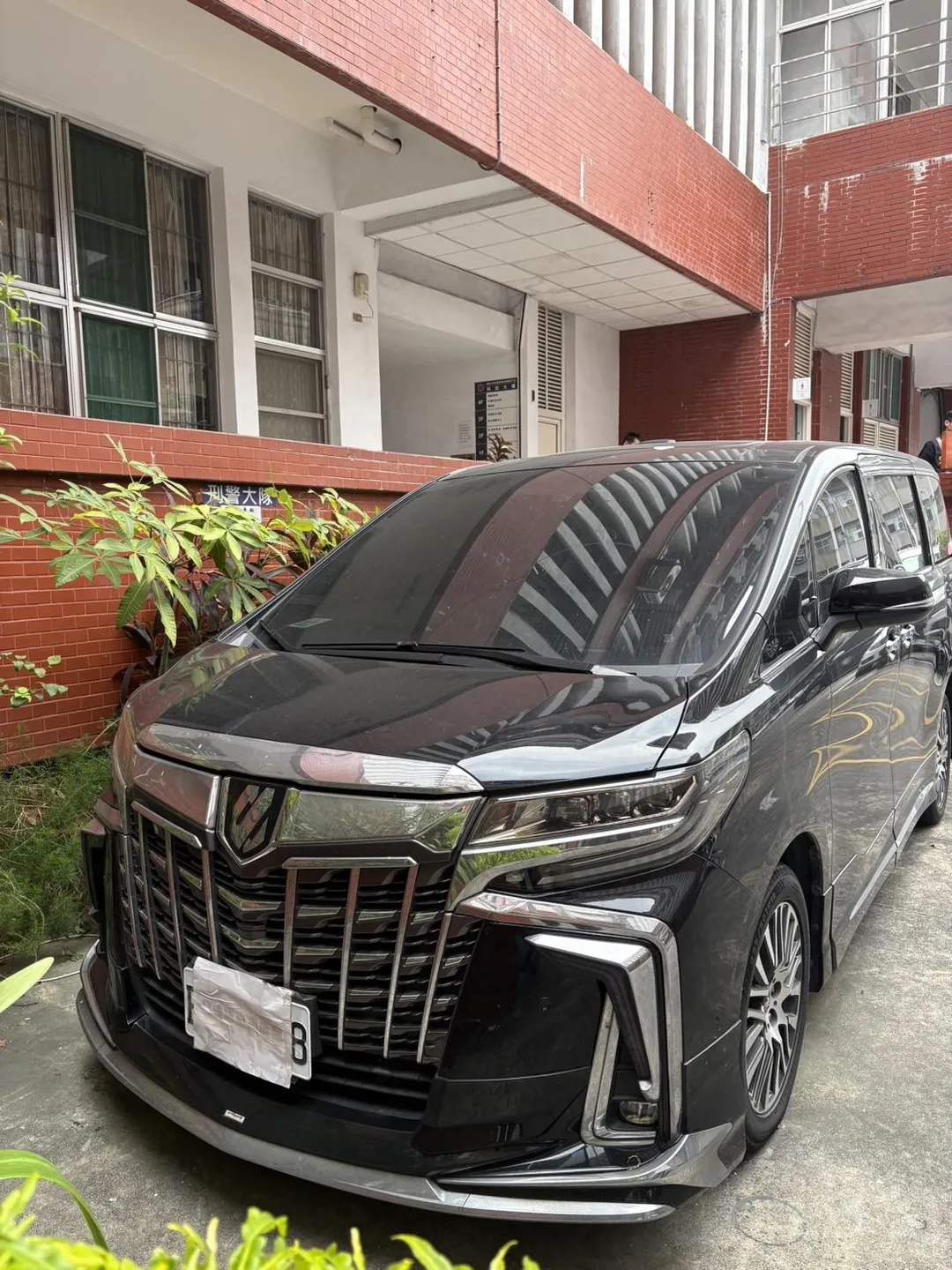 警方現場查扣的車輛。（圖／中天新聞）