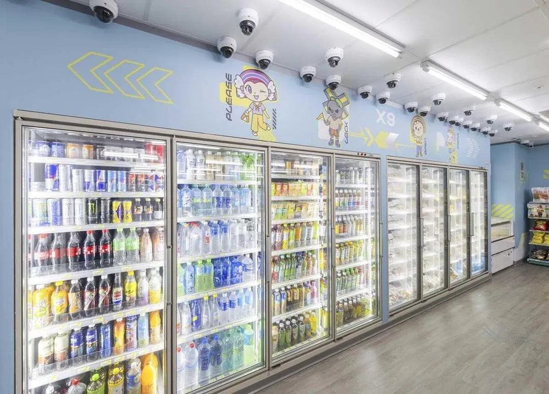 中央大學進駐「X-STORE 9」，不僅導入AI影像辨識升級版「拿了就走智慧商店解決方案」，並設置全台首座「自動化門市取貨微型倉」。（圖／7-11超商提供）