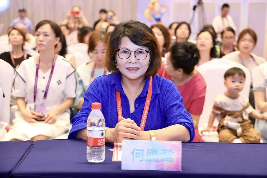 國民黨中常委、同時也兼具陸配身分的何鷹鷺。（圖／何鷹鷺臉書）
