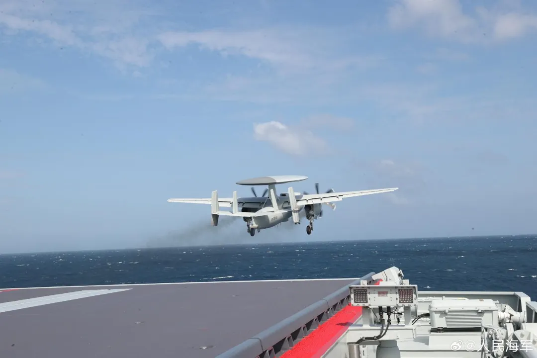 空警-600於福建艦甲板起飛。（圖／翻攝微博「人民海軍」）