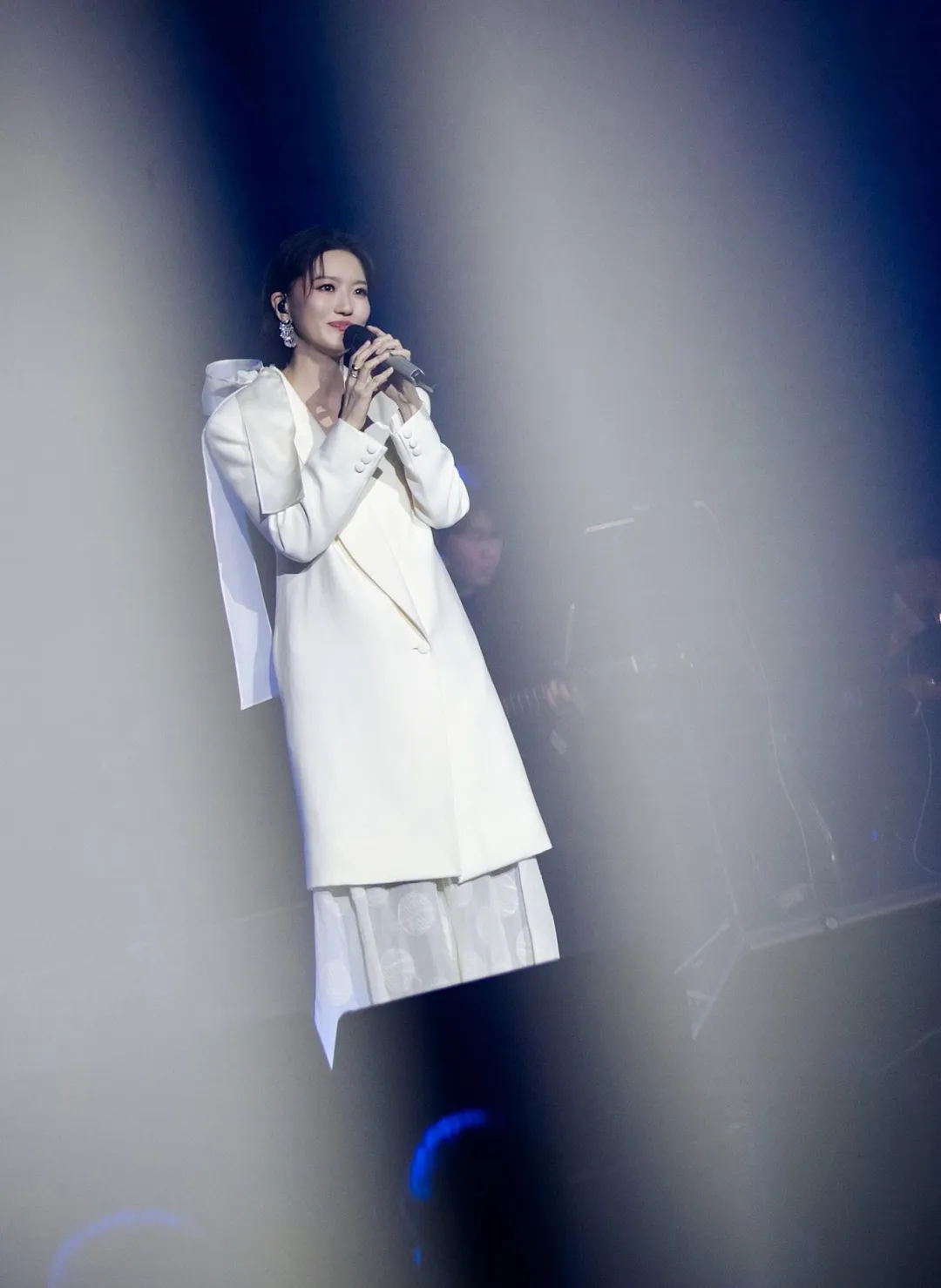 蔡淳佳一出場就難忍感動情緒，哽咽到講不下去。（圖／Joi Music / 淳萃文化 提供）