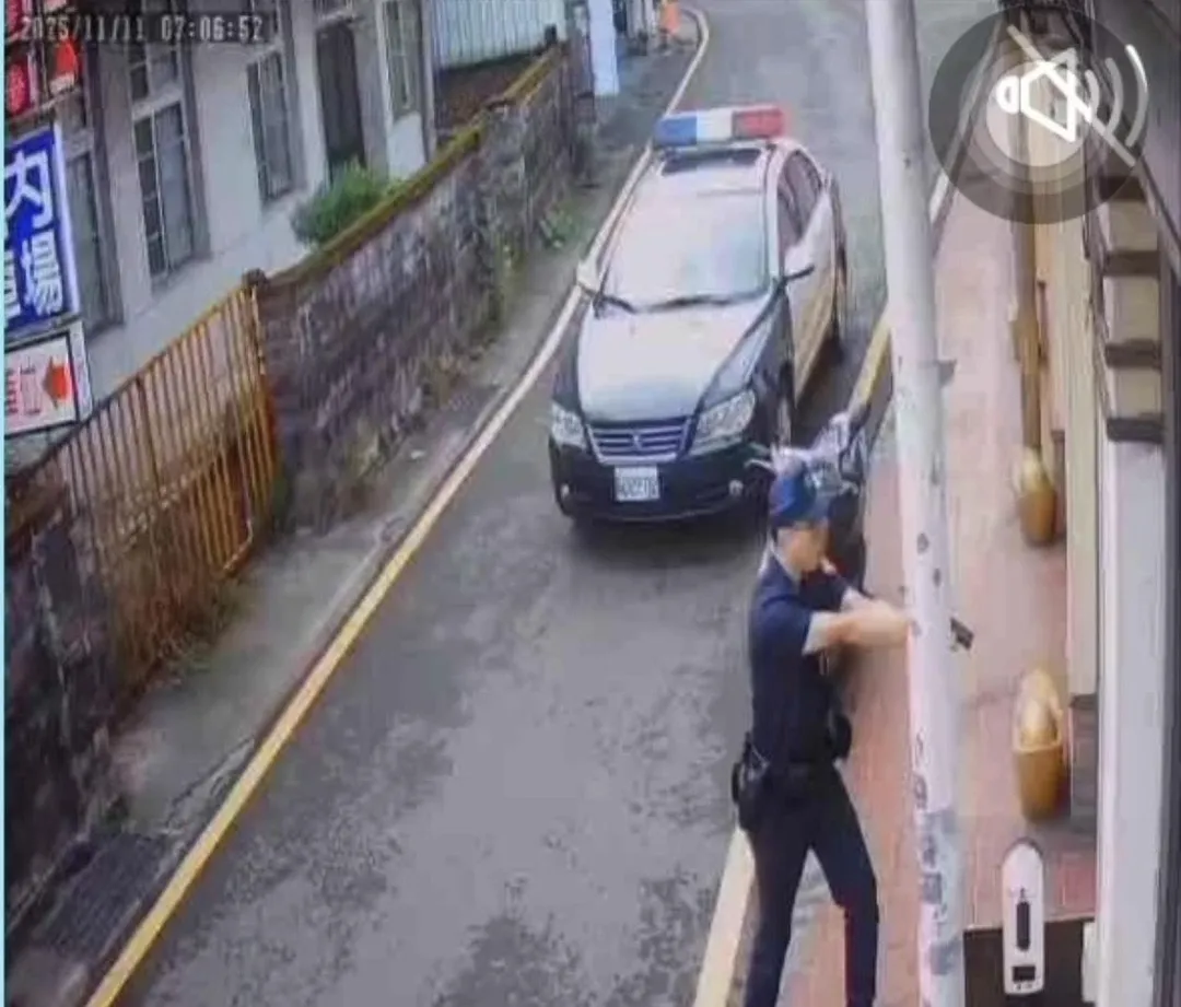 員警獲報趕來逮人。(圖/中天新聞)
