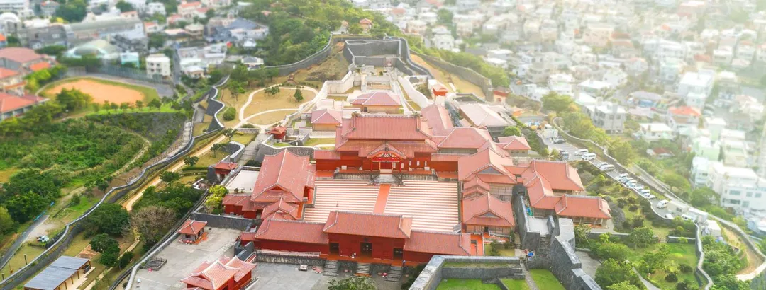 沖繩著名觀光景點「首里城」為過去琉球國都城與王宮所在地。（圖／翻攝臉書「首里城公園」）