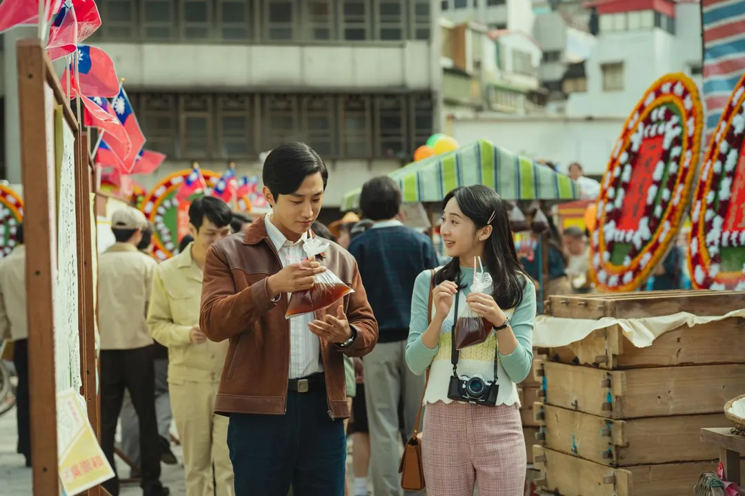 台韓愛情電影《那張照片裡的我們》以1977年中壢事件為背景。(圖/瀚草文創GrX STUDIO 提供)