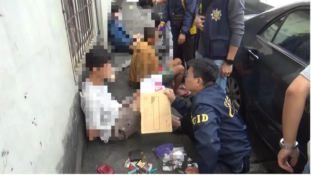 發生在彰化員林女騎士遭轎車輾斃的死亡車禍，警方逮捕肇事逃逸的陳姓駕駛，他犯案後不只棄車找友人，警方也在車內發現毒品。（圖／警方提供）