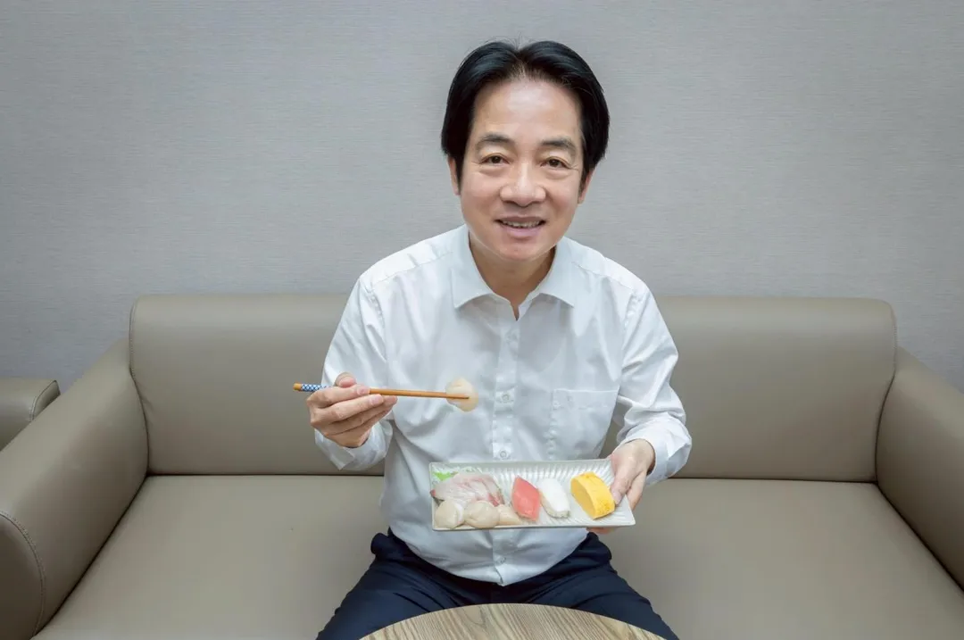 總統賴清德吃日本料理表態支持日本。(圖/翻攝賴清德臉書)