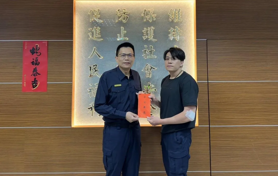 土城分局長前往派出所慰問。（圖／翻攝畫面）