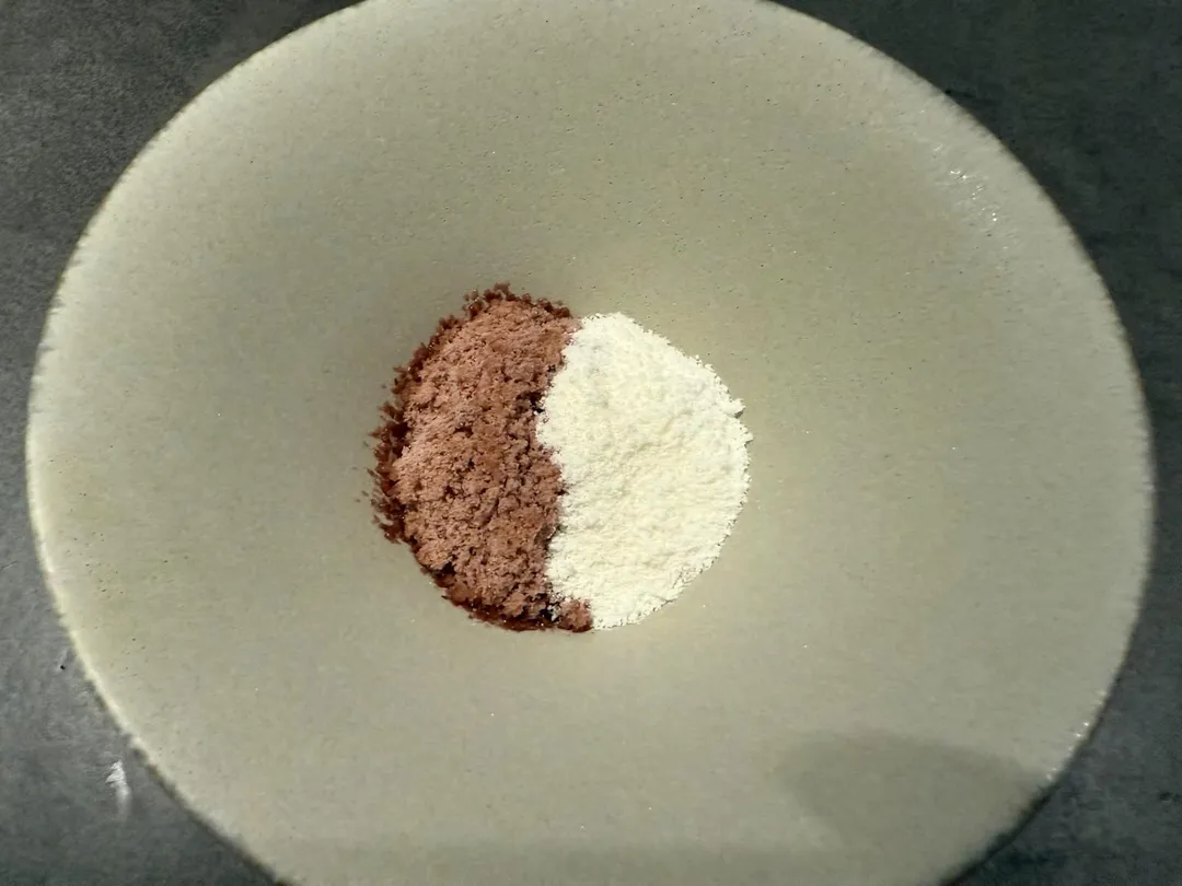 「紅豆．文旦．檸檬香茅」有如紅豆煉乳冰沙，卻又在細節中表達不同之處。（圖／黃宏輝提供）