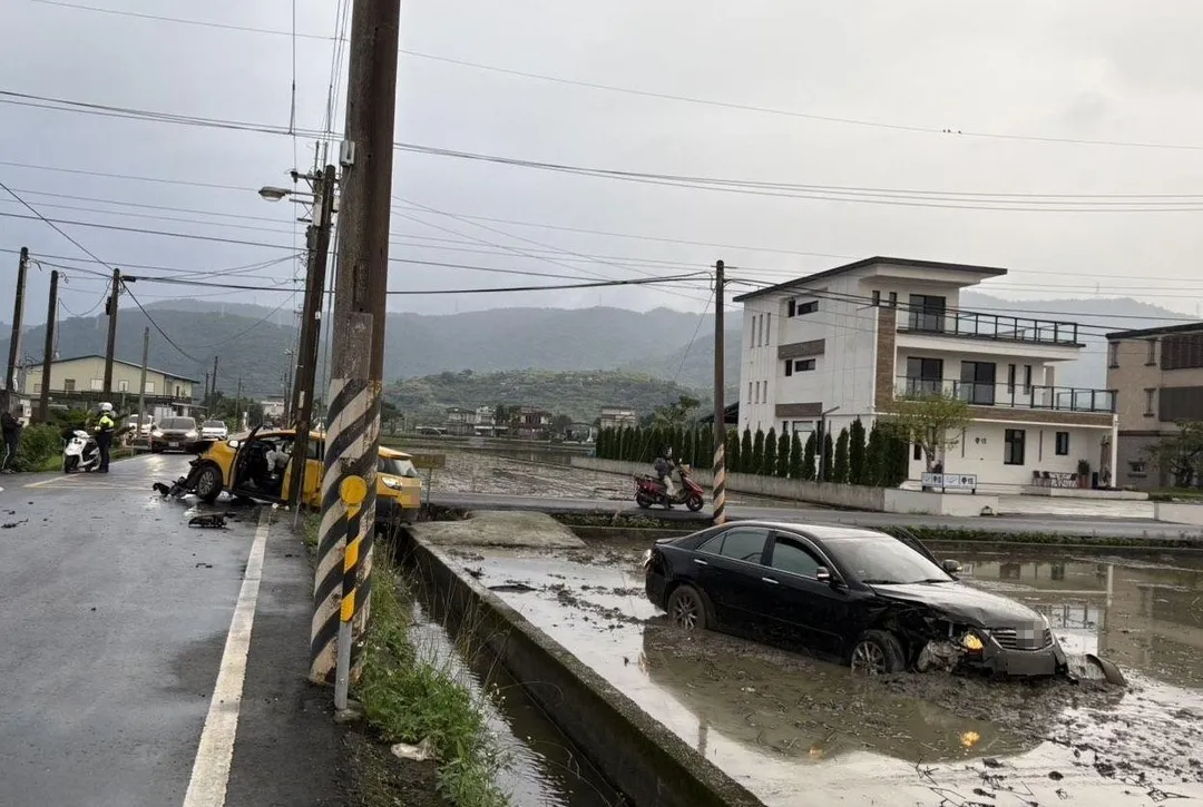 宜蘭縣冬山鄉昨(21)日發下午3時許發生一起車禍事故。(圖/警方提供)