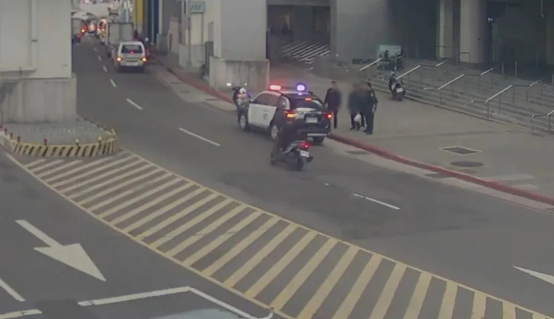 新北市新莊區機捷A3新北產業園區站,發生一起女子遭掀裙偷拍事件。(圖/警方提供)