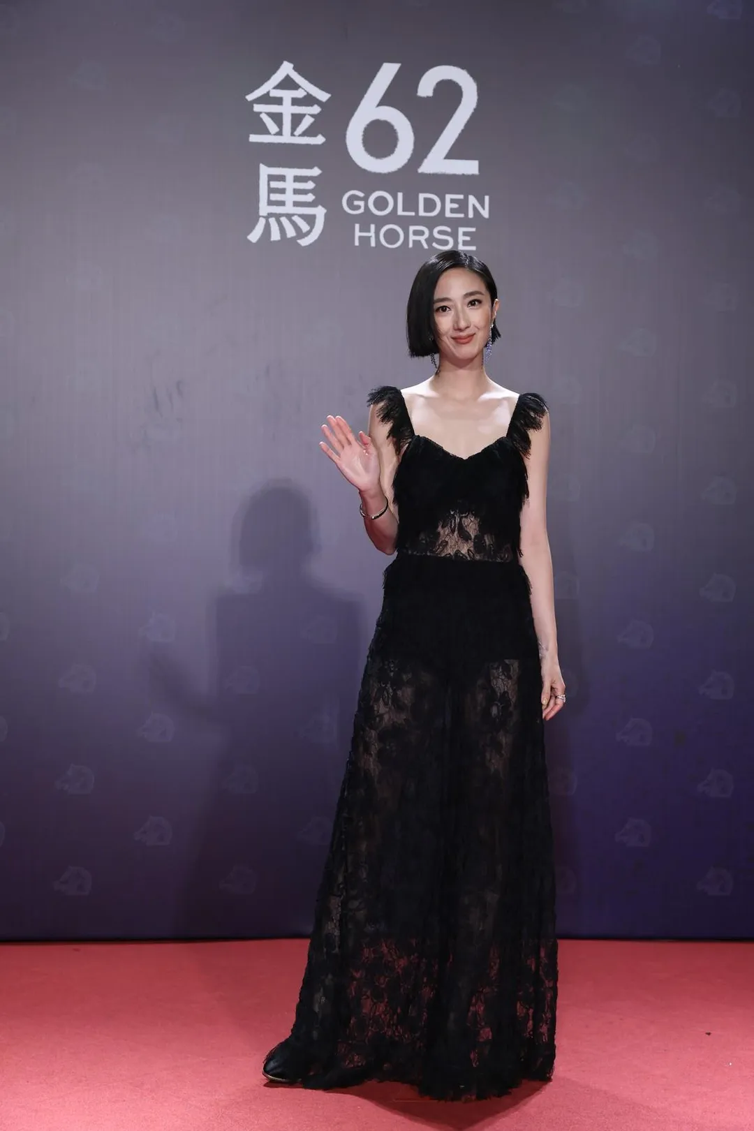 桂綸鎂身穿一套黑色蕾絲禮服，底色若隱若現，展現出她41歲的優雅與魅力，成為當晚的亮點之一。（圖／中國時報 陳俊吉、杜宜諳、郭吉銓攝）