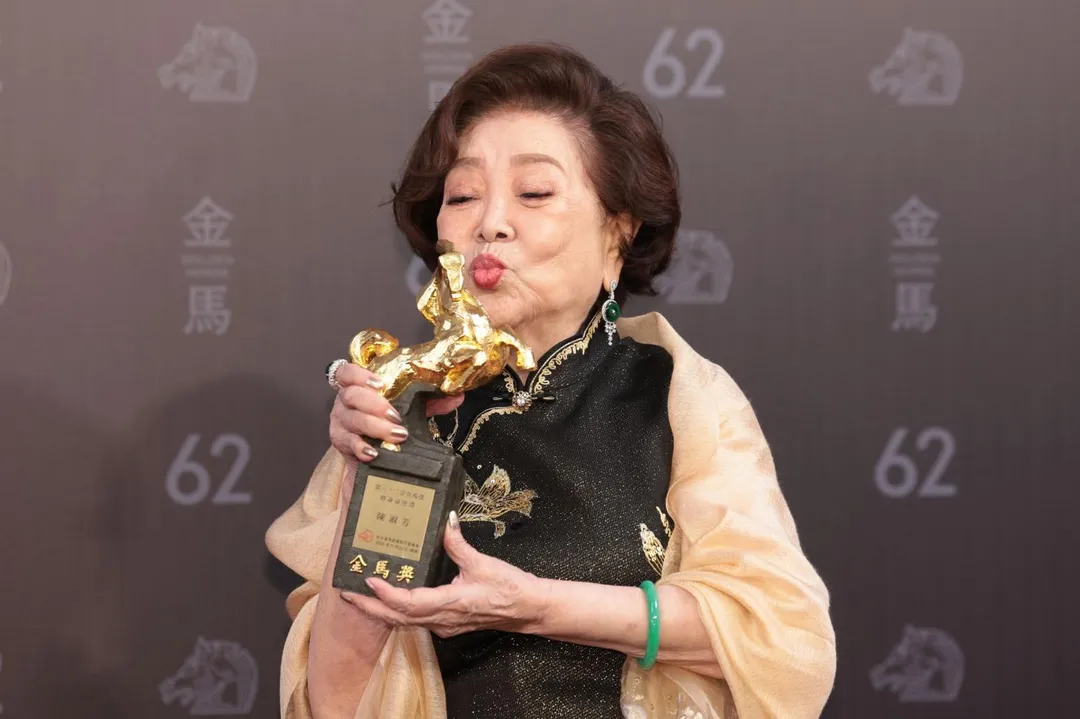 「國民阿嬤」陳淑芳獲終身成就獎。（圖／中國時報 陳俊吉、杜宜諳、郭吉銓攝）