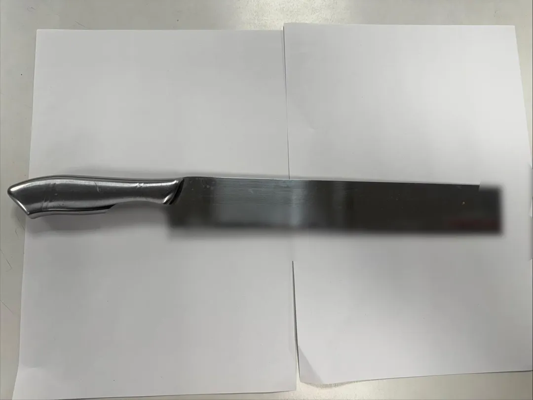 新莊一名余男，不滿妹妹多次遭到李姓男友施暴，相約談判爆發口角，持預藏西瓜刀砍殺李男，所幸李男送醫後沒有生命危險。（圖／警方提供）