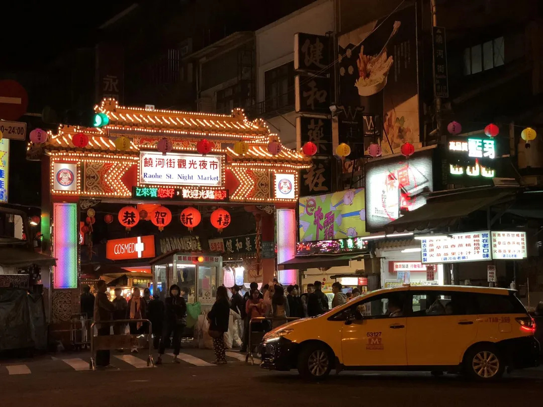 夜市中的攤位種類繁多,但哪種最賺錢引發討論。(資料示意圖/中天新聞)