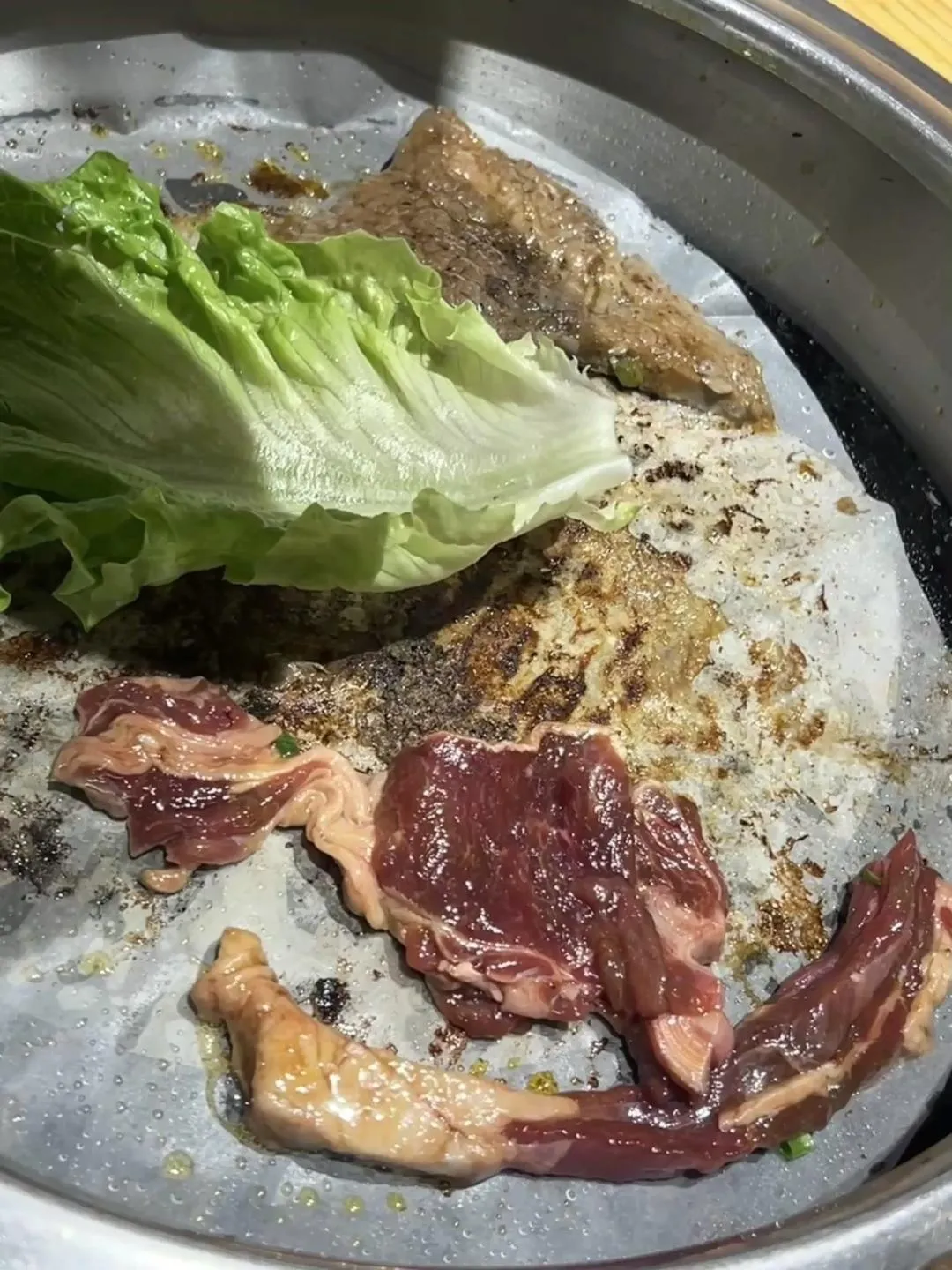 當事餐廳的烤肉。（圖／翻攝《廣州日報》）