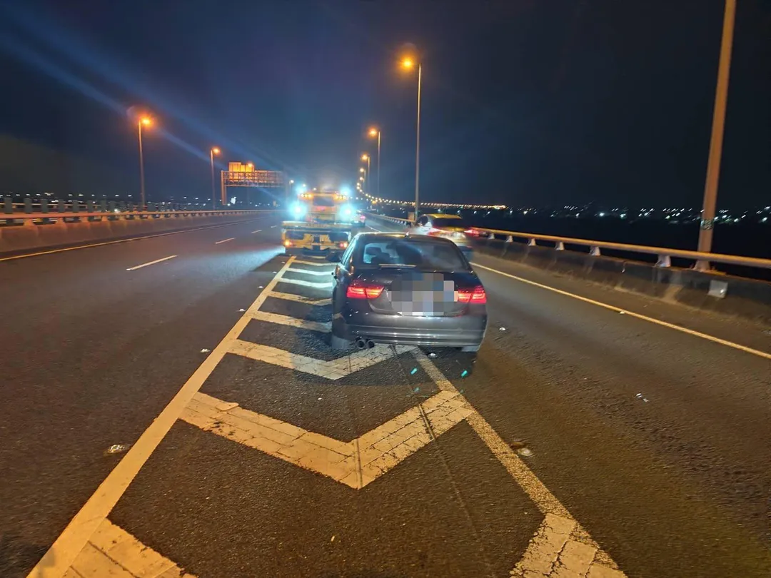 國道8號驚傳嚴重車禍。（圖／翻攝畫面）