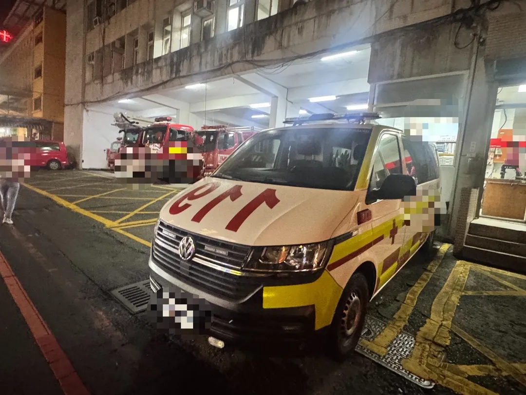 台中市中區在18日發生87歲阿公洗澡時跌倒摔死的悲劇。（圖／送醫示意圖）