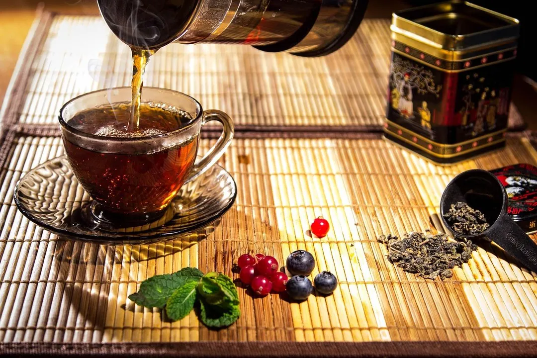 普洱茶屬於後發酵茶，製作後仍會持續透過微生物作用使茶葉熟成。（示意圖／Pixabay）