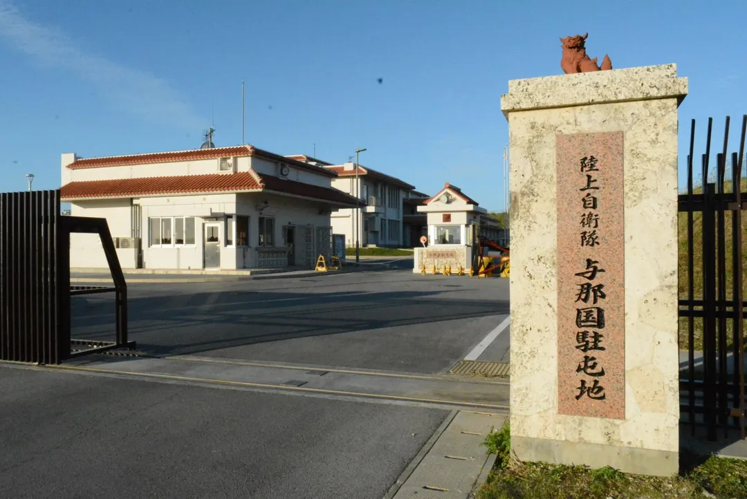 陸自與那國駐屯地大門。(圖/截自與那國駐屯地X)