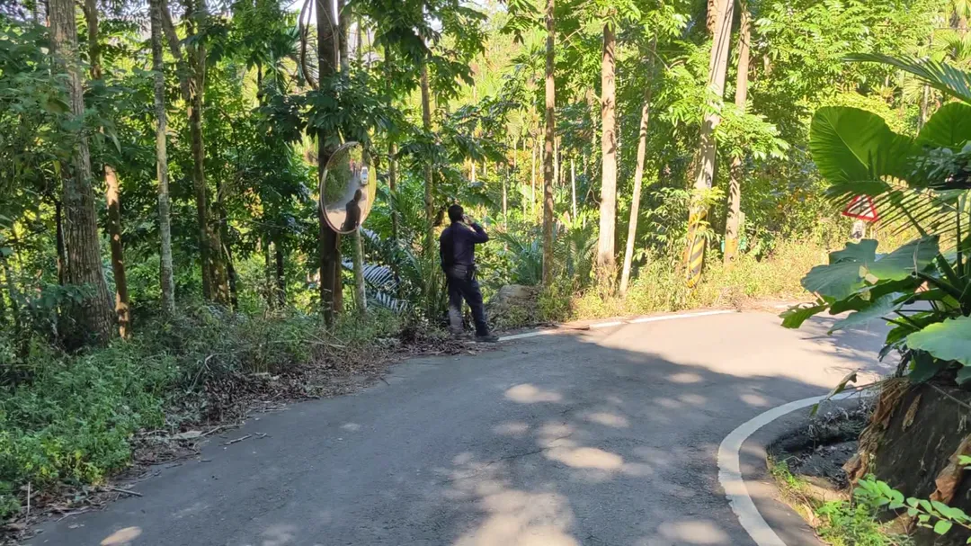 李男遺體已嚴重腐敗，暫時無法肉眼確認身分，警方已通知家屬到場指認。（圖／中天新聞）