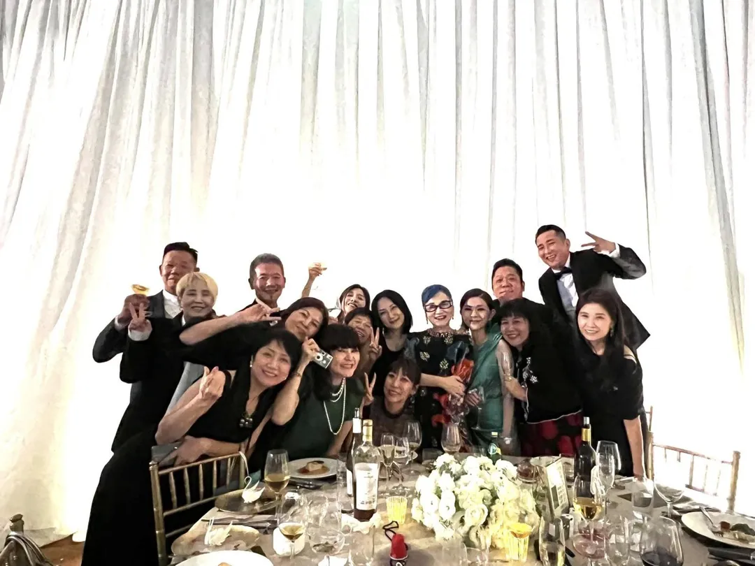 這場世紀婚禮規模被形容「卡司比金馬獎還大」。（圖／翻攝FB &nbsp;李明依emi）