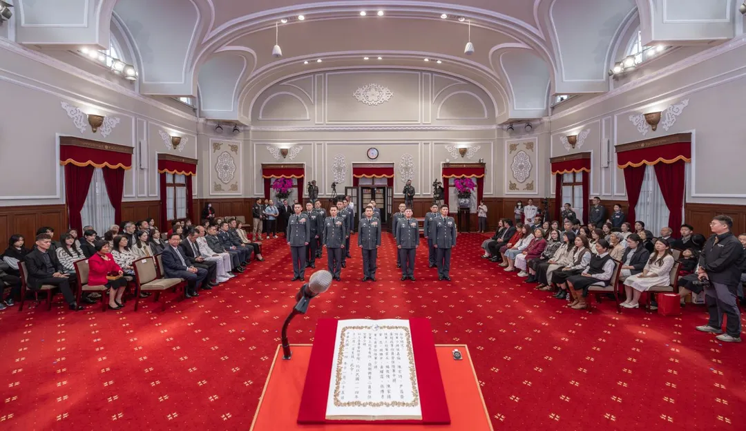 國軍12月共有4位中將、9位少將晉升。(圖/總統府)