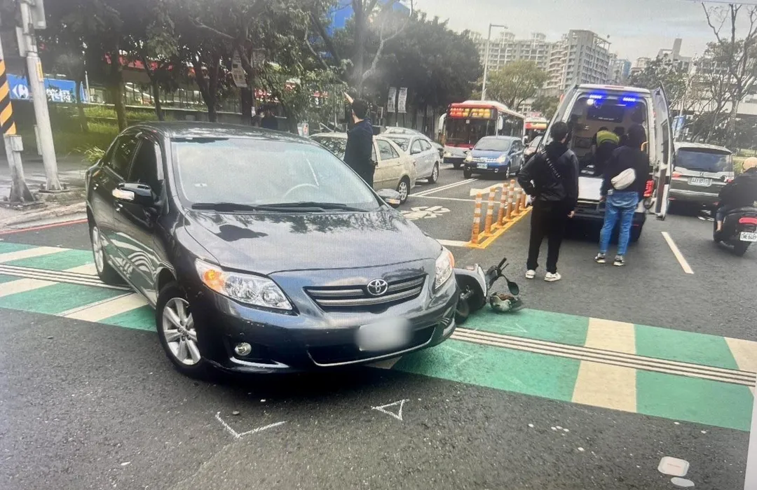 淡水發生一起酒駕肇事車禍。（圖／翻攝畫面）