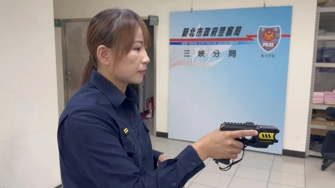 所長張岸玲臨危不亂查獲失聯移工。(圖/翻攝畫面)