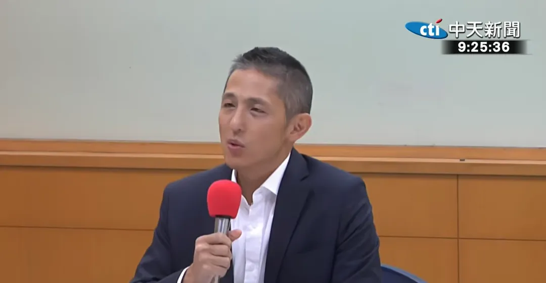 吳怡農今（25）日公布民進黨五位潛在台北市長參選人的互比式民調。（圖/中天新聞）