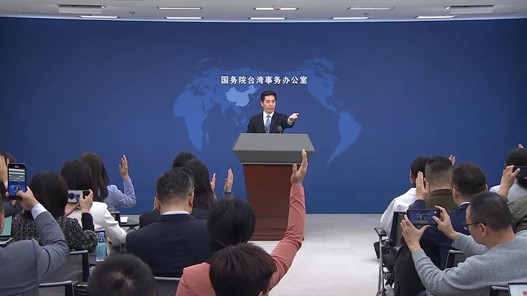 大陸國台辦新聞發言人彭慶恩主持例行記者會。（圖／央視）