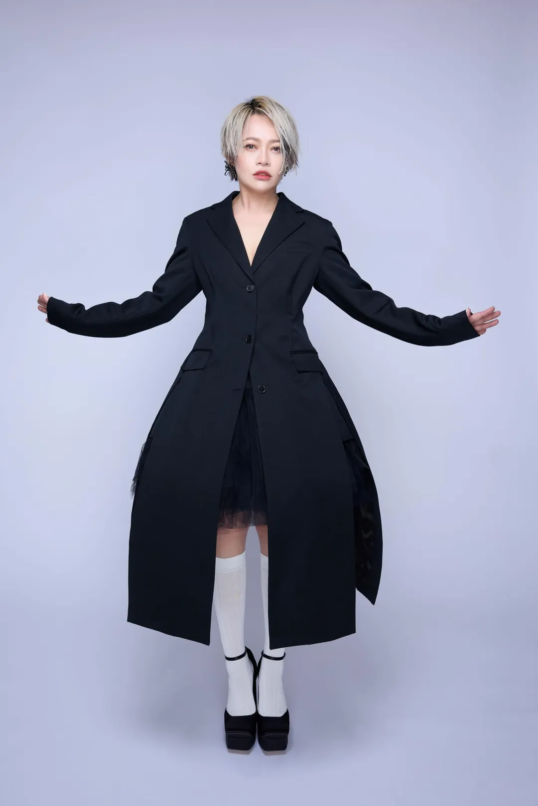 戴愛玲宣布與華納音樂續約，攜手展開全新階段。（圖／華納音樂 提供）