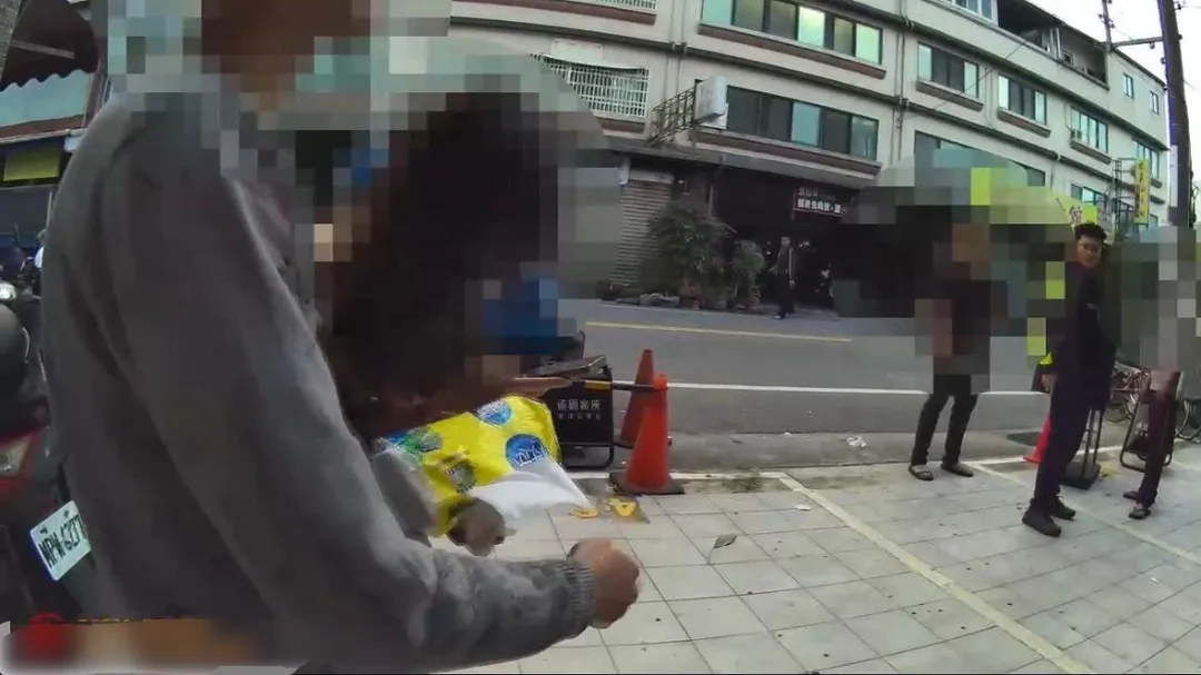 花蓮吉安鄉日前發生一起感情糾紛，三名男子當街大打出手。（圖／警方提供）