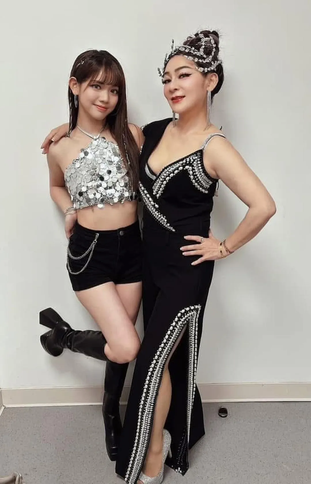 王彩樺（右）將與女兒黃于庭（左）出席《2025苗栗耶誕城》。（圖／中天電視提供）