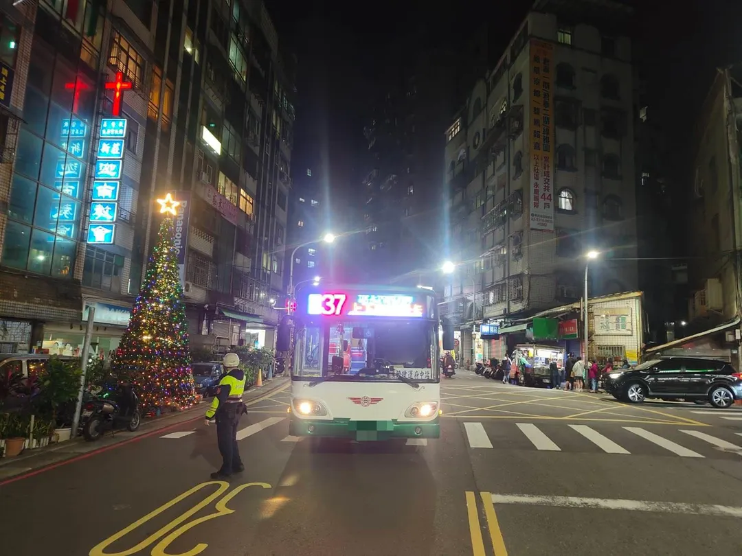 新莊警方獲報到場釐清車禍原因。(圖/警方提供)