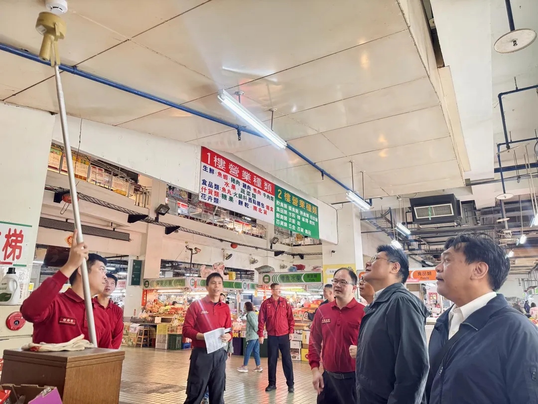 台南市消防局及經濟發展局等相關權管單位,今日前往保安市場進行無預警聯合稽查作業。(圖/台南市消防局提供)