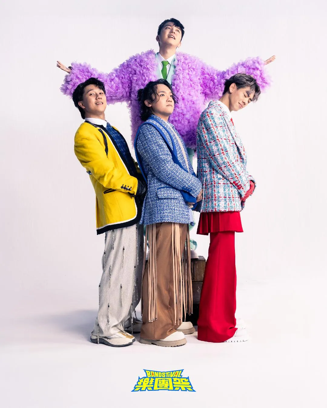 「浪漫里」主唱魏裕銘(後)、吉他手Arthur(前排左)、鼓手陳羿瑋(前排中)、貝斯手歐易(前排右)全新造型曝光。(圖/康泰納仕提供)