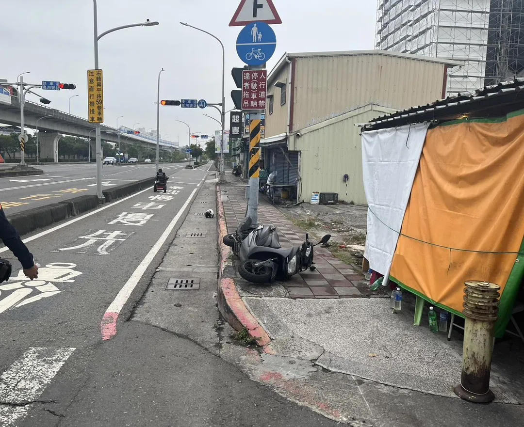 高雄市前鎮區28日發生死亡車禍。（圖／警方提供）