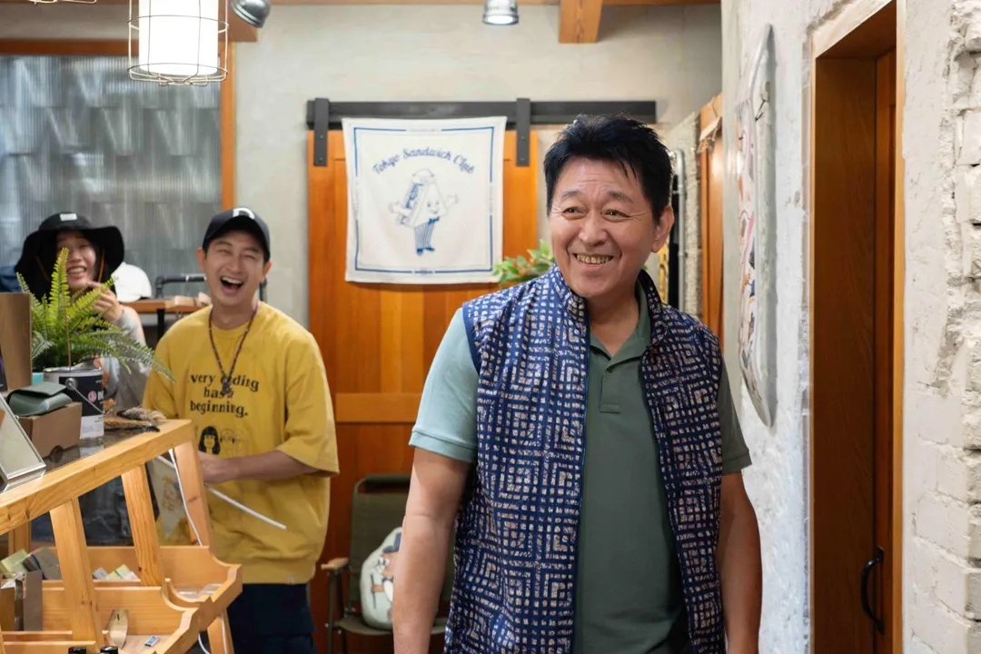 庹宗華分享過去工作跳過直升機、被海象追，羨慕庹宗康主持綜藝節目能夠吃香喝辣。（圖／東森綜合台提供）