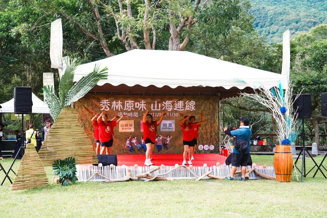 11月22日在太魯閣遊客中心舉辦市集推廣秀林特產。（圖／業者提供）